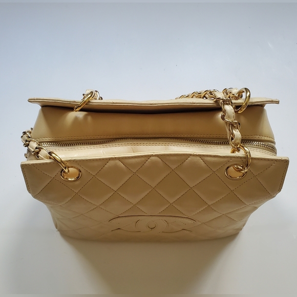 (SALE)Chanel Lambskin CC Logo Chain Strap Hobo Bag ▶️ Part1 - Picture 8 of 16